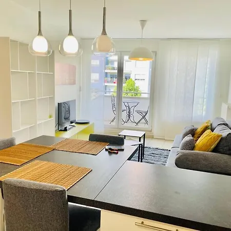 Apartment Cosy One Bedroom Flat In Center With Terrace And Parking