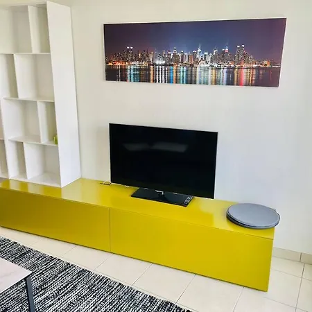 Cosy One Bedroom Flat In Center With Terrace And Parking *